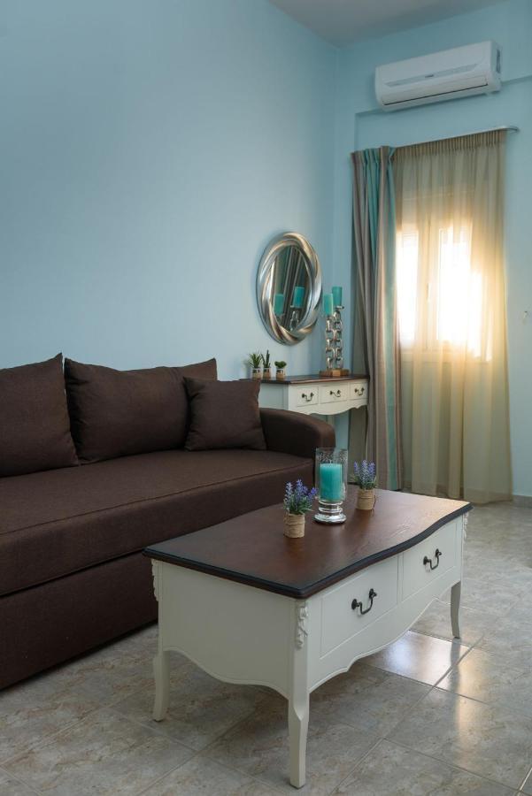 Spyros Apartments With Pool คาลามากิ ภายนอก รูปภาพ