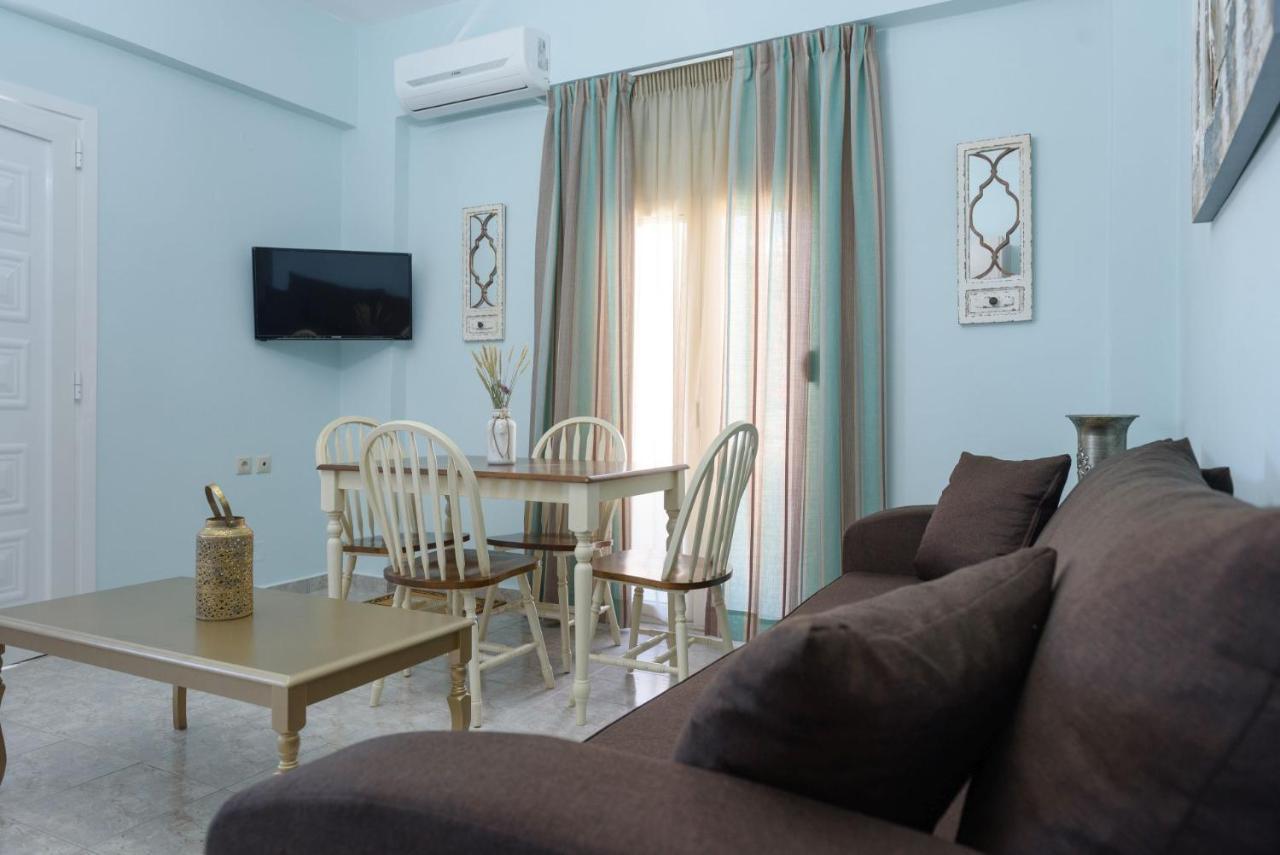 Spyros Apartments With Pool คาลามากิ ภายนอก รูปภาพ