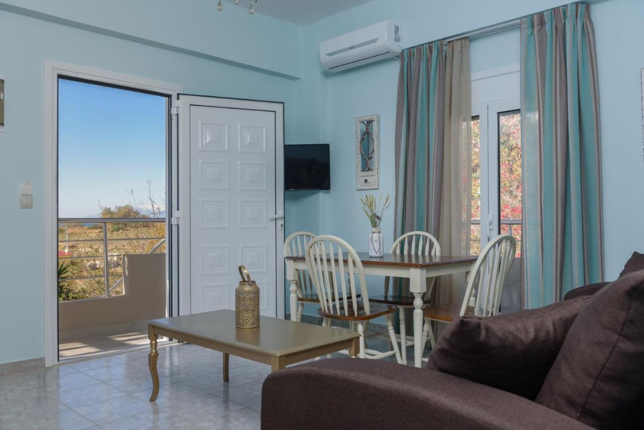 Spyros Apartments With Pool คาลามากิ ภายนอก รูปภาพ