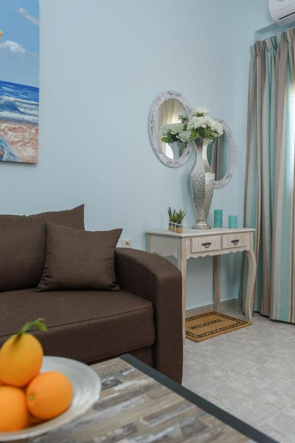 Spyros Apartments With Pool คาลามากิ ภายนอก รูปภาพ