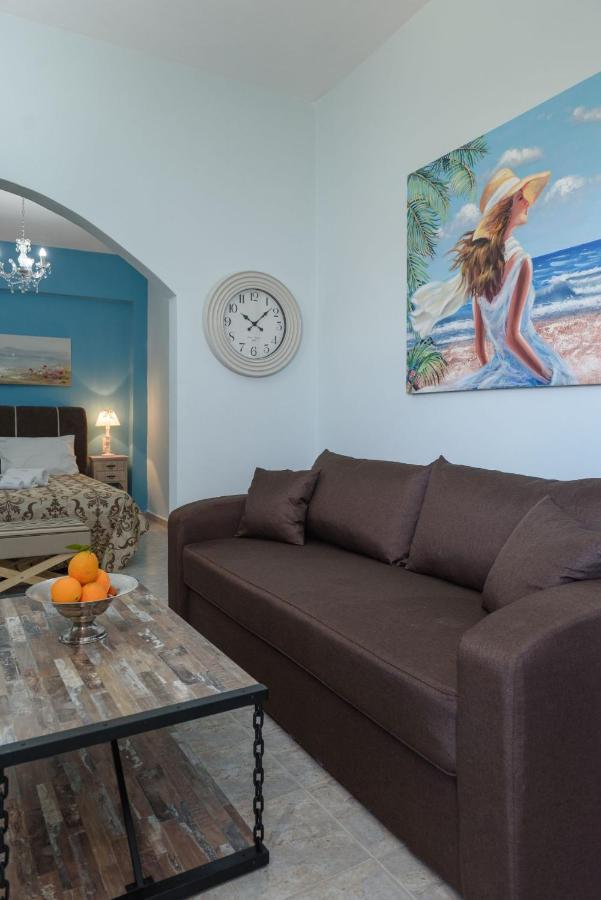 Spyros Apartments With Pool คาลามากิ ภายนอก รูปภาพ