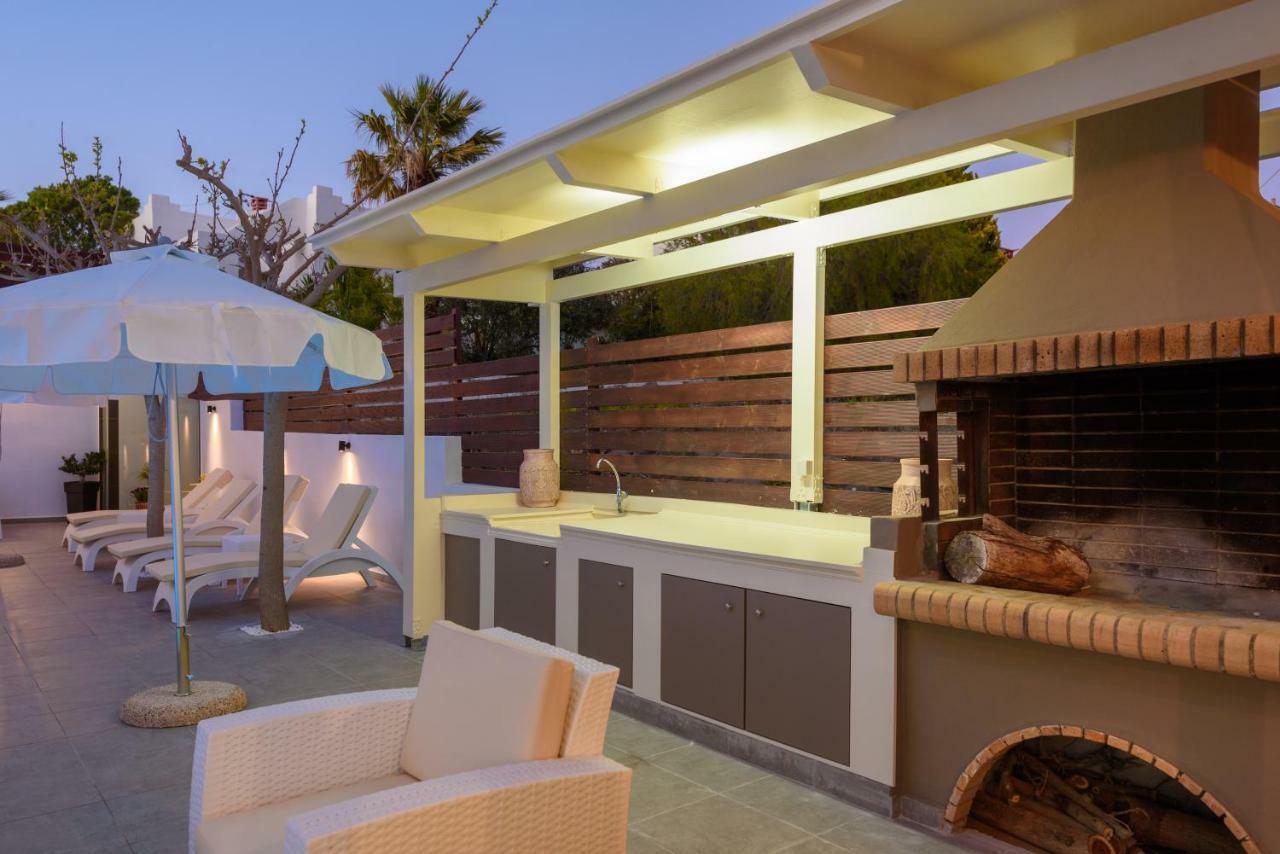 Spyros Apartments With Pool คาลามากิ ภายนอก รูปภาพ