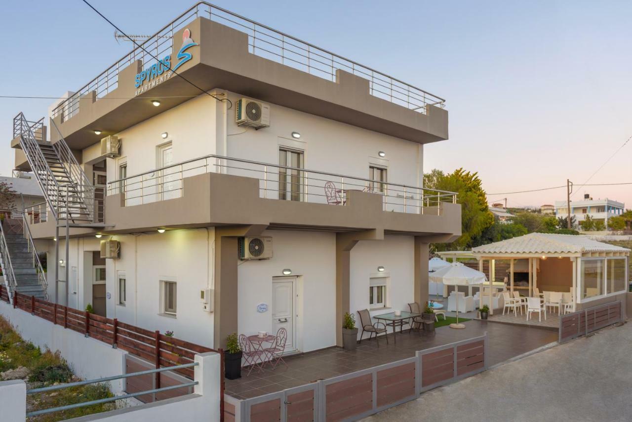 Spyros Apartments With Pool คาลามากิ ภายนอก รูปภาพ