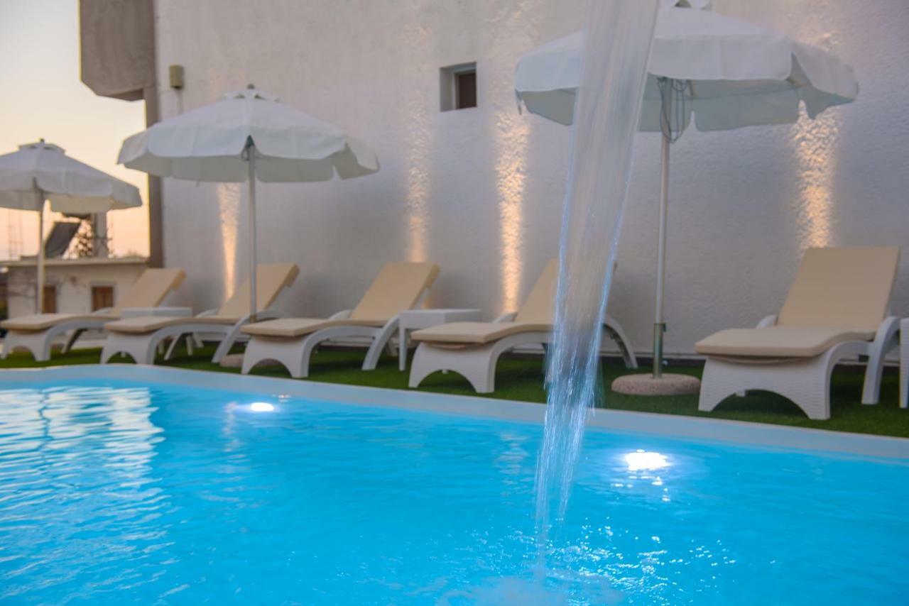 Spyros Apartments With Pool คาลามากิ ภายนอก รูปภาพ