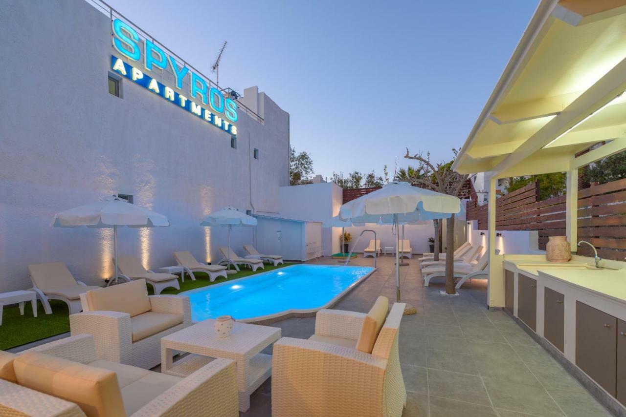 Spyros Apartments With Pool คาลามากิ ภายนอก รูปภาพ