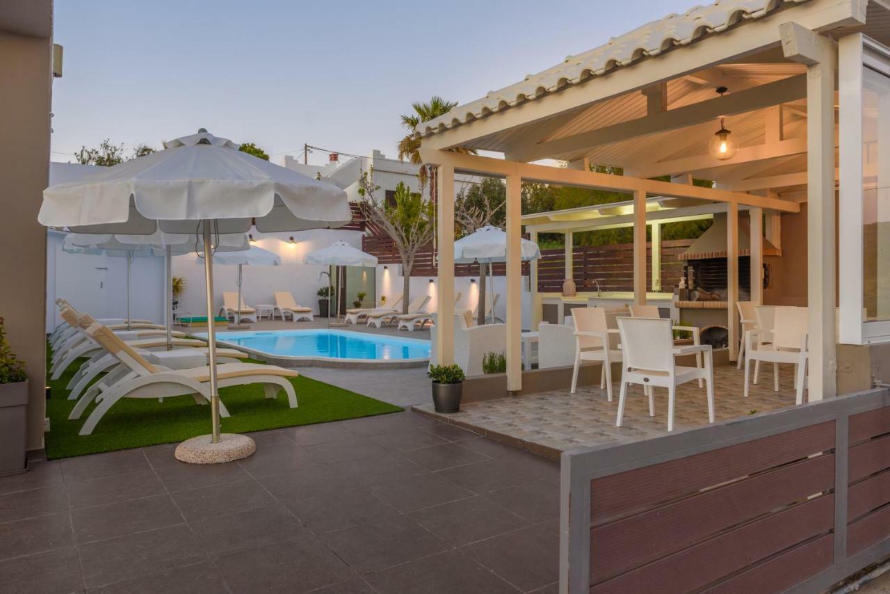 Spyros Apartments With Pool คาลามากิ ภายนอก รูปภาพ